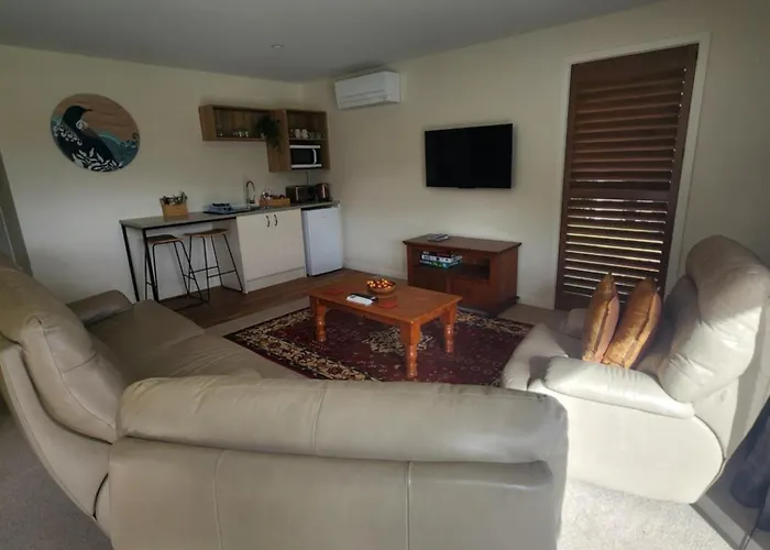 Akitu Views *